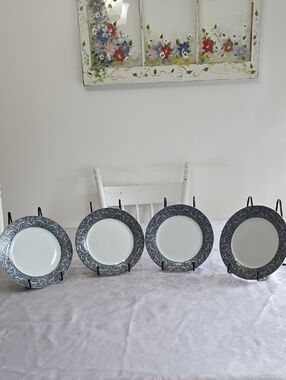 Chris Madden Jcp Home  Set Of 4 Scroll Leaf Swan Gray Dessert Salad Plates 8"